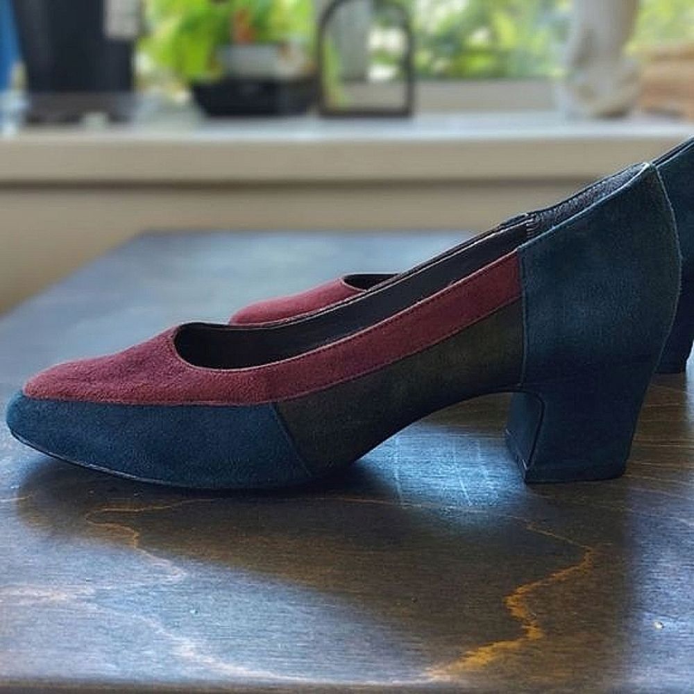 Vtg peacock colourblock square toe pumps